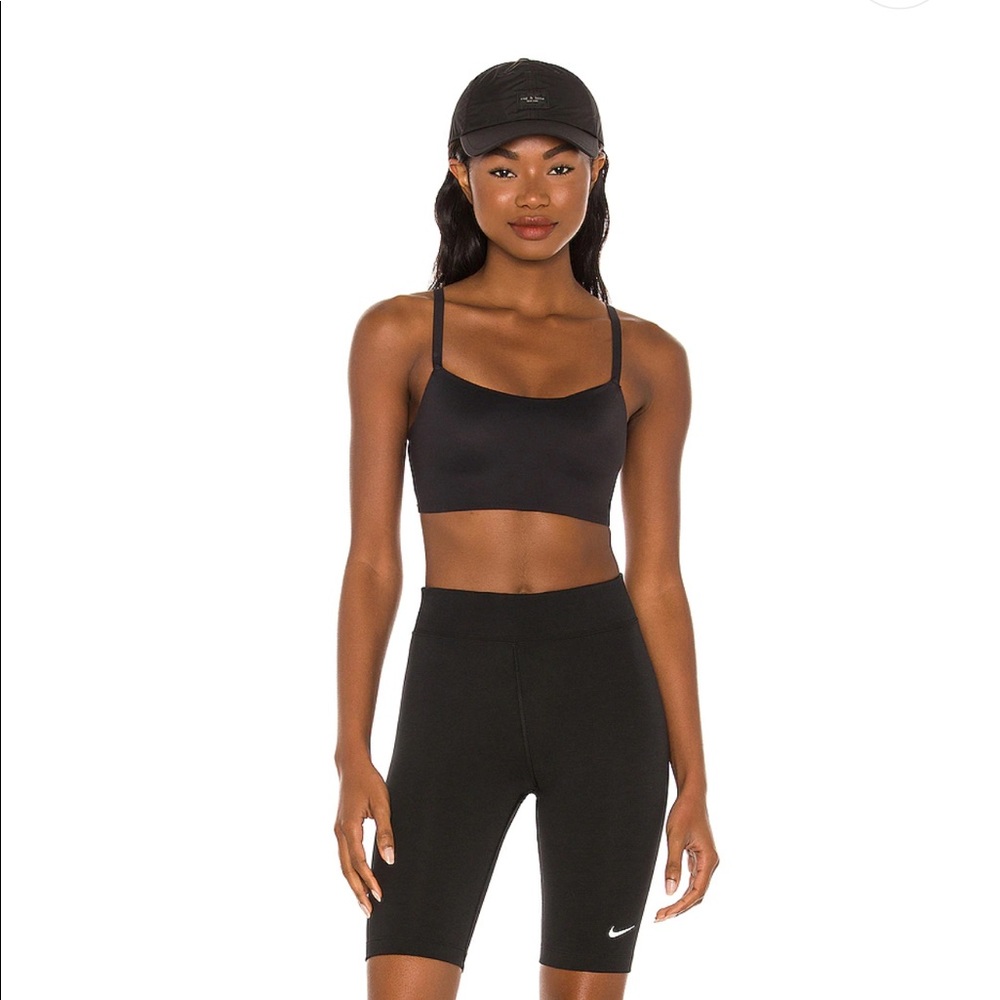 NIKE - black biker shorts